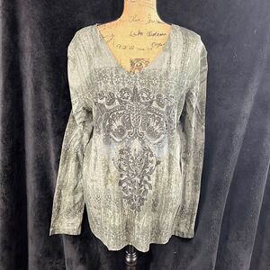 Green sauce decorated shirt